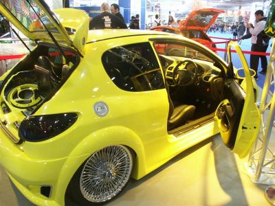 peugeot crop kifante la bagnole y defond jkif meme si po assez  styl� m� bon!