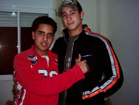 mounim & yassin....lol chez mounim en  rouge