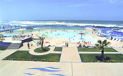 ici dans ce piscine la  je fai de l'animation-dj,,, 2006 �t�*