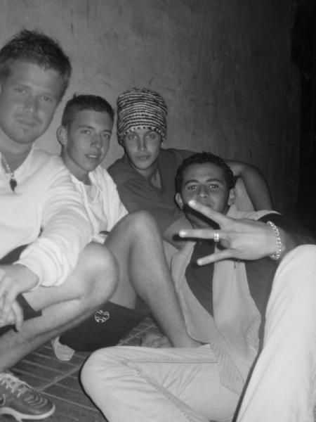 nabil-a essawira avec des amis d france